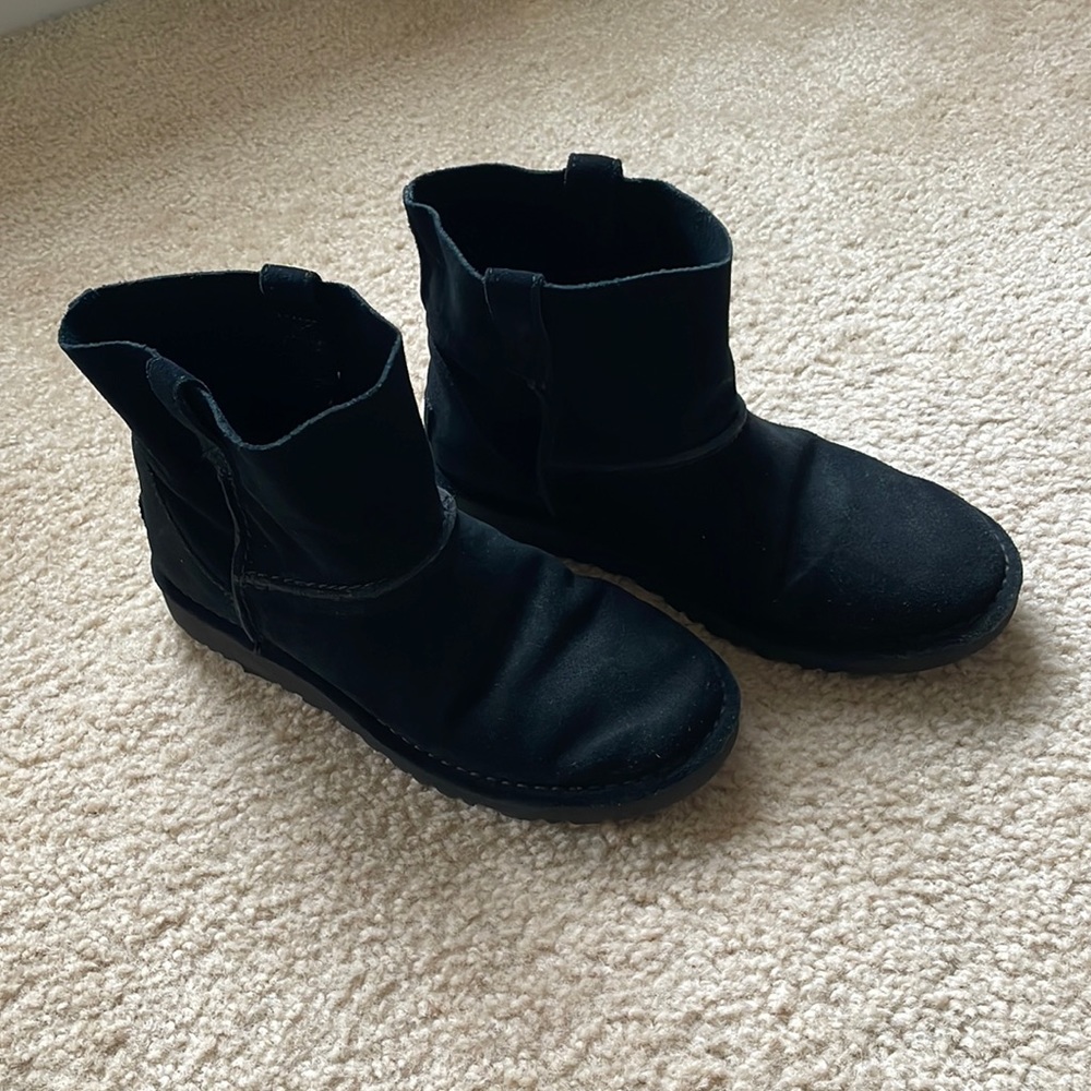 Ugg Classic unlined black Boots size 6